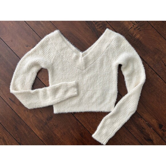 American Eagle Women’s Ivory Long Sleeve V-Neck‎ Sweater Small - Picture 1 of 8